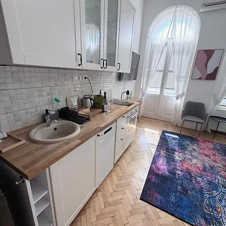 V10 Luxury Downtown Apartmán